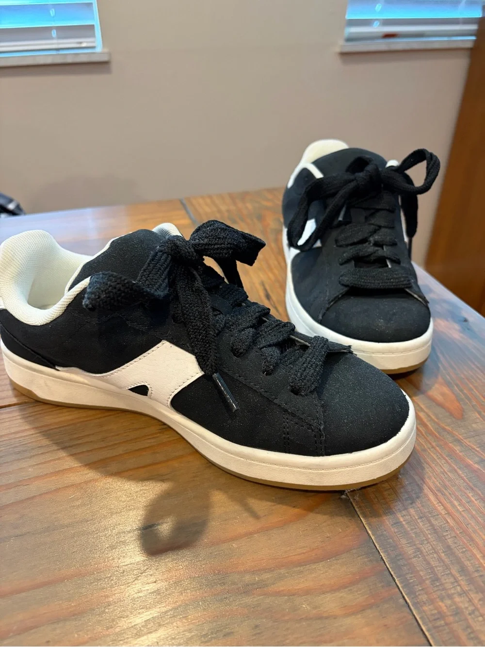 Women’s  Black and White Casual Sneakers - Classic Low-Top